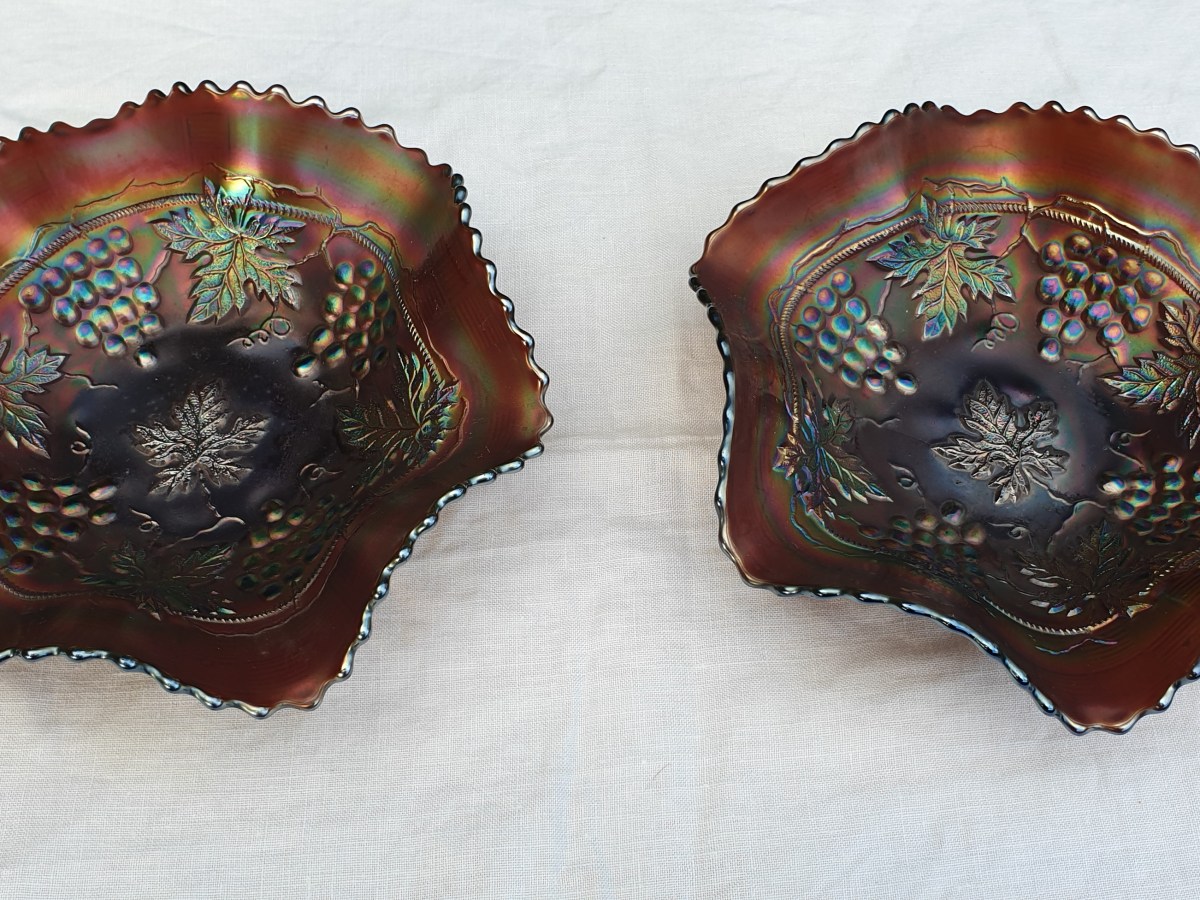 Carnival glass Amethyst&nbsp;Bowls