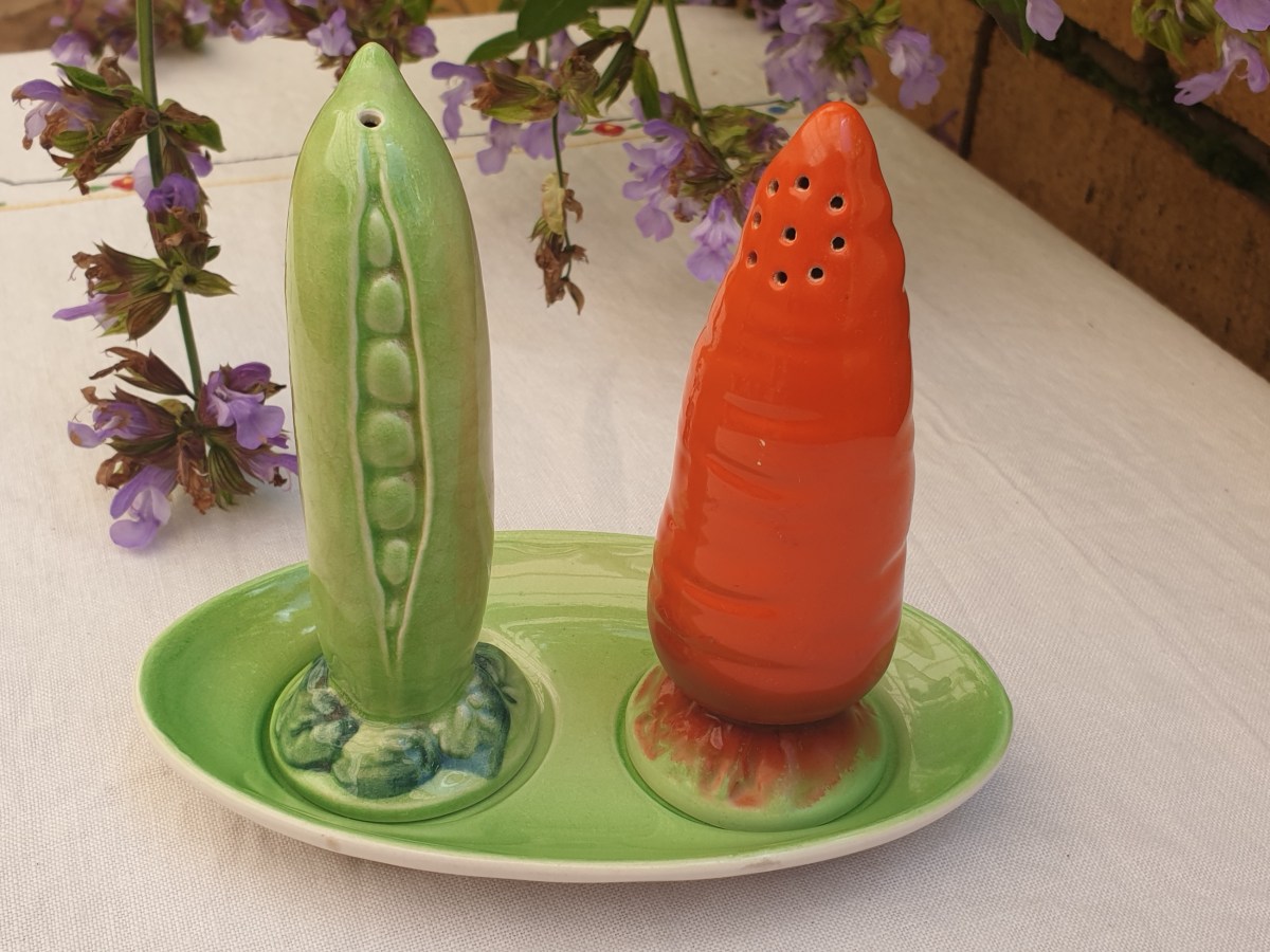 Kitsch Pea and Carrot Cruet&nbsp;Set