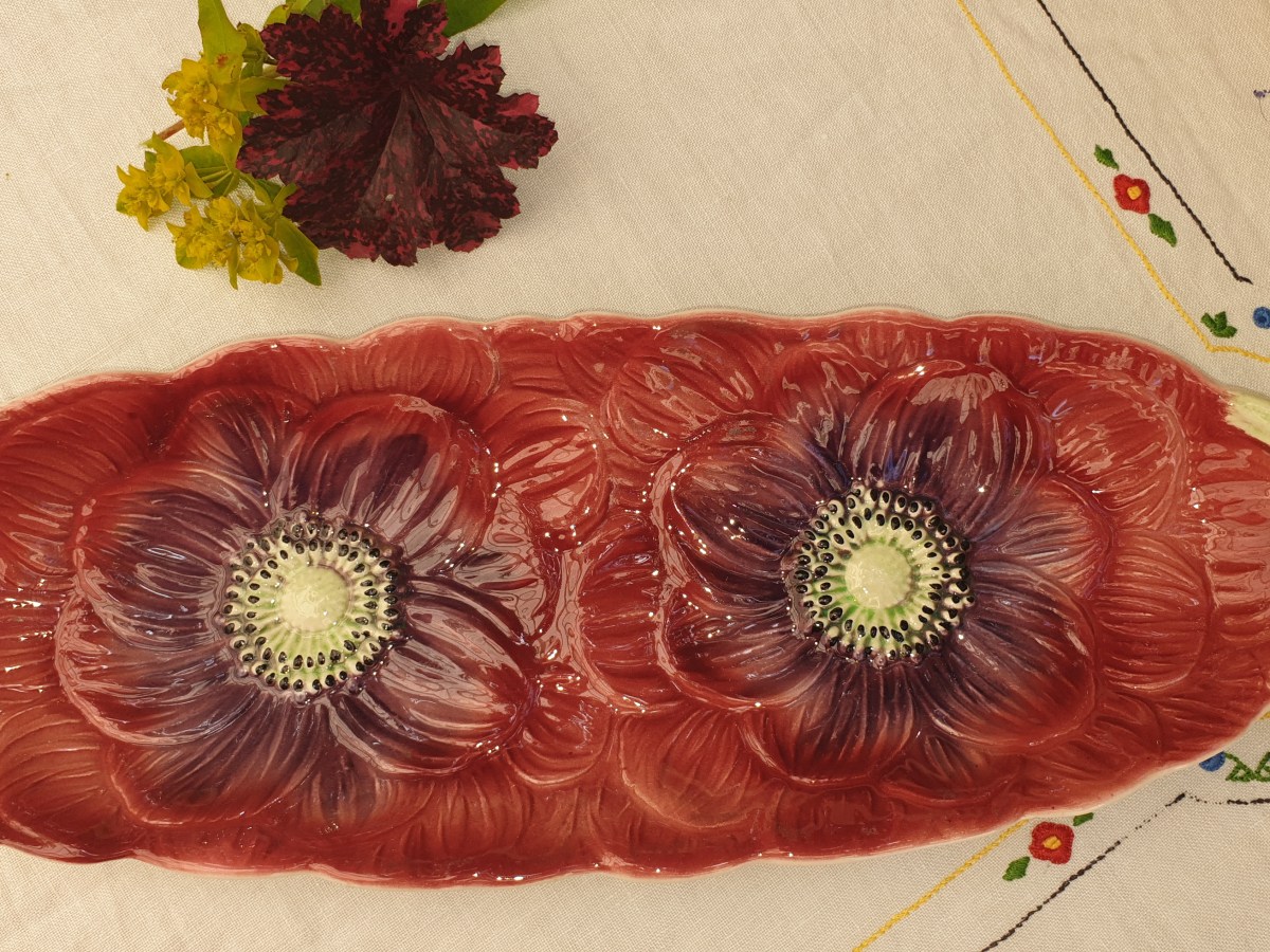 Majolica Anemone Serving&nbsp;Dish