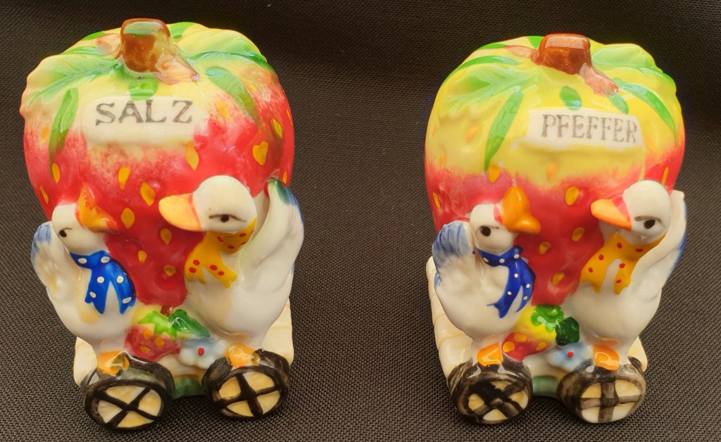 Salz and Pfeffer Shaker, Ducks with&nbsp;Strawberry